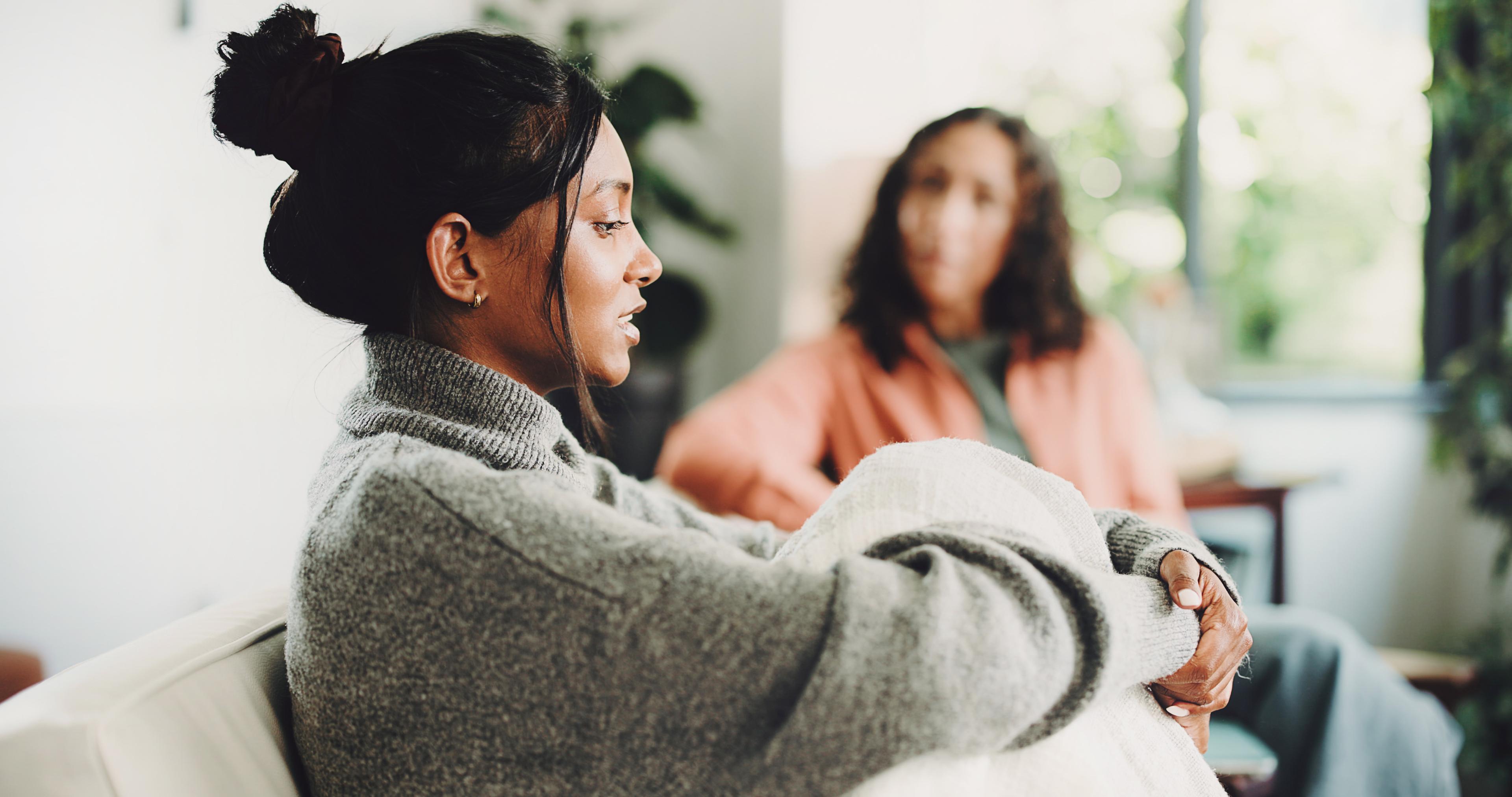 A woman works with a therapist to establish treatment goals for anxiety